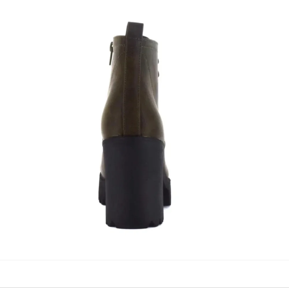 NEW SEVEN7 Women's Flatiron Lug Sole Boots Women Combat Style Olive 11